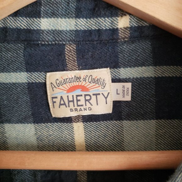 Faherty Mens Flannel Shirt L Blue Ivory Plaid Cotton Button Front - Picture 2 of 11